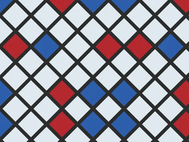 Прозрачные бледные ромбовидные стёкла с красными и синими акцентными стёклами по диагонали, разделённые тёмными свинцовыми линиями